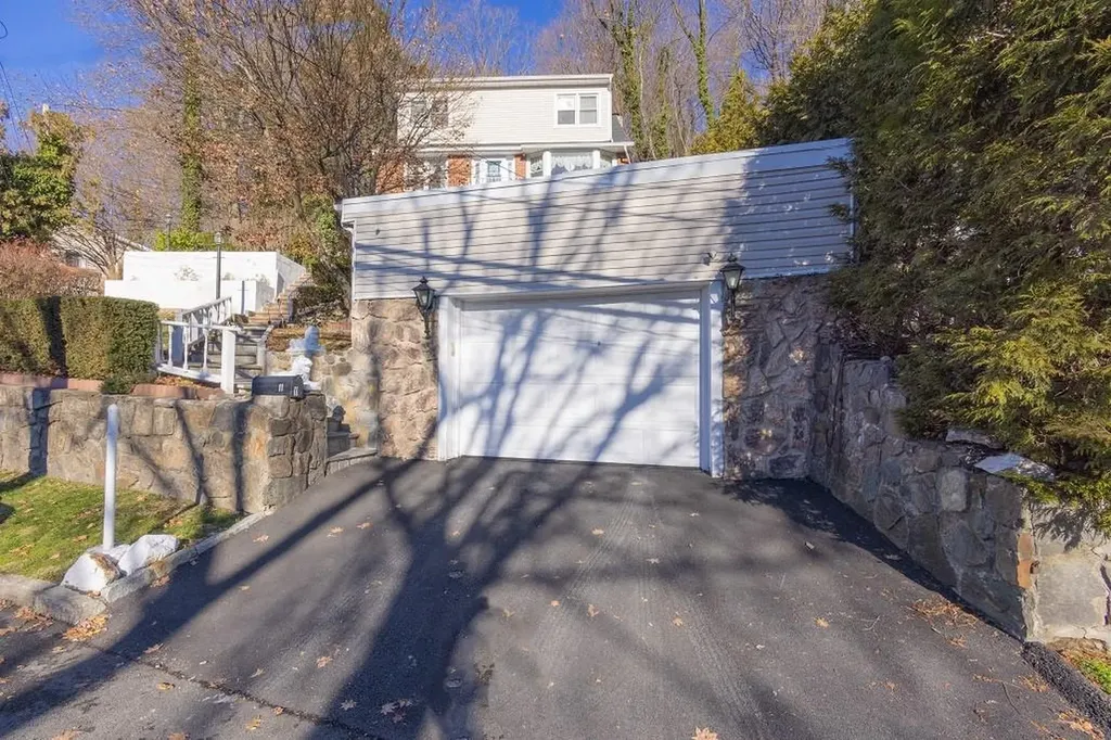 11 Cedar Street Valhalla NY 10595