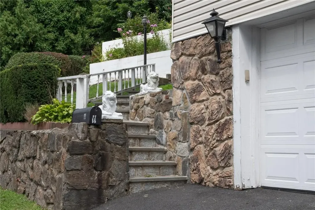 11 Cedar Street Valhalla NY 10595