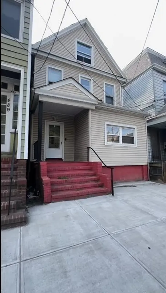 487 Van Cortlandt Park Avenue Yonkers NY 10705