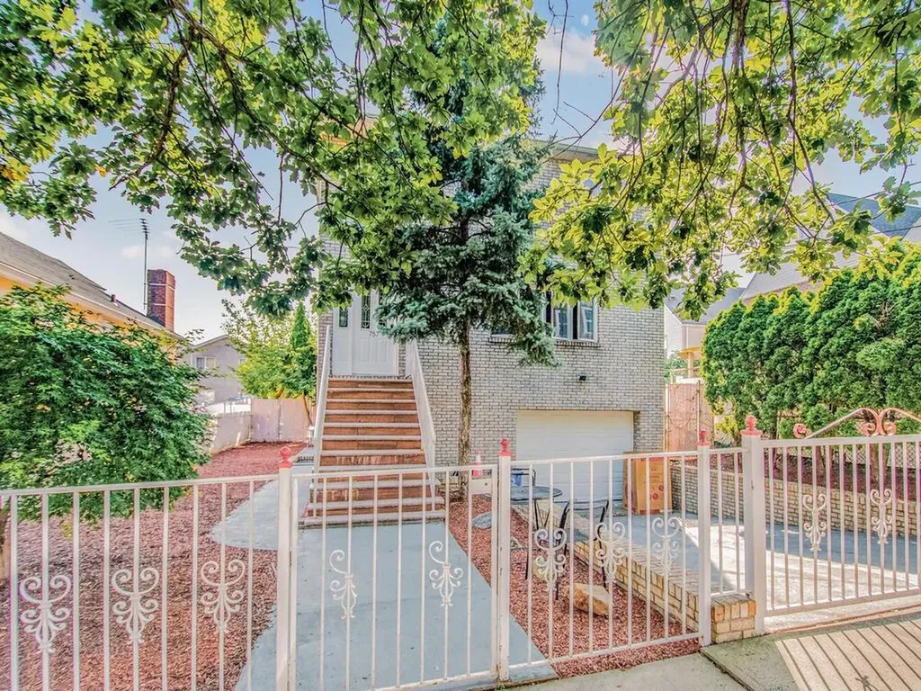 757 Calhoun Avenue Bronx NY 10465