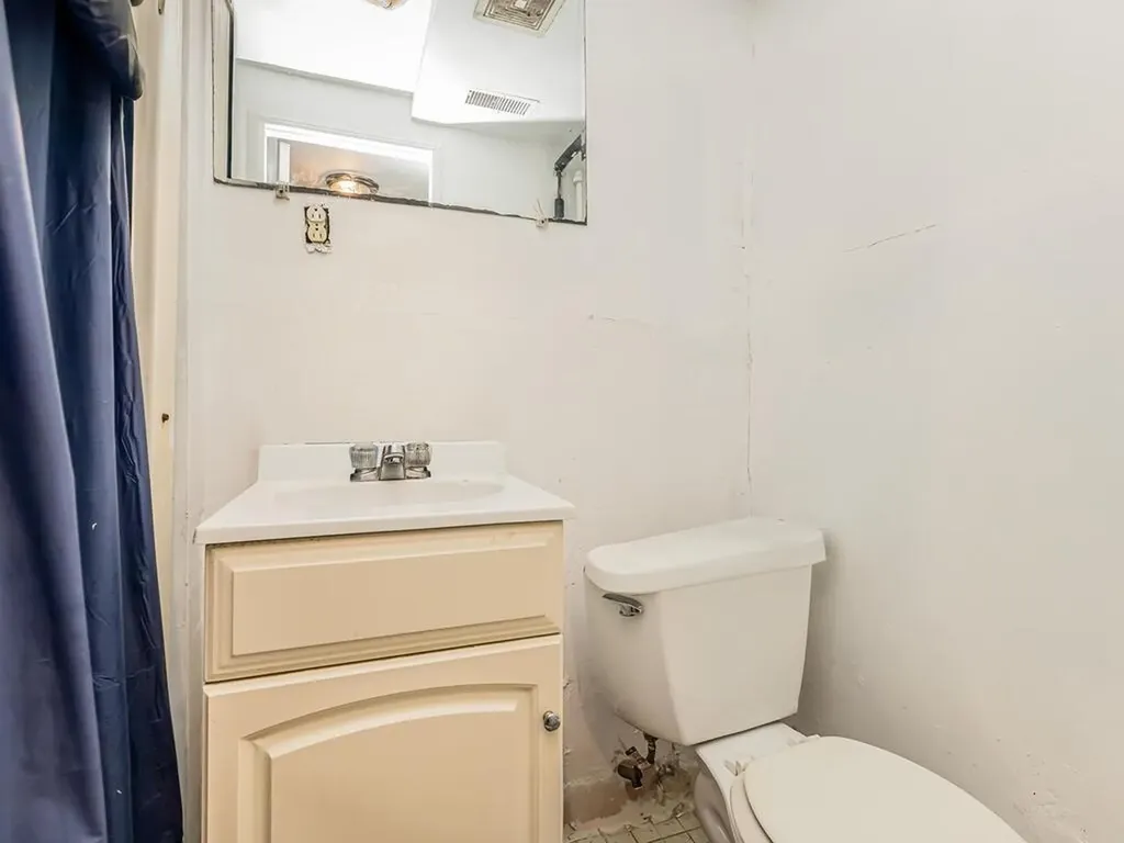 1043 E 230th Street Bronx NY 10466
