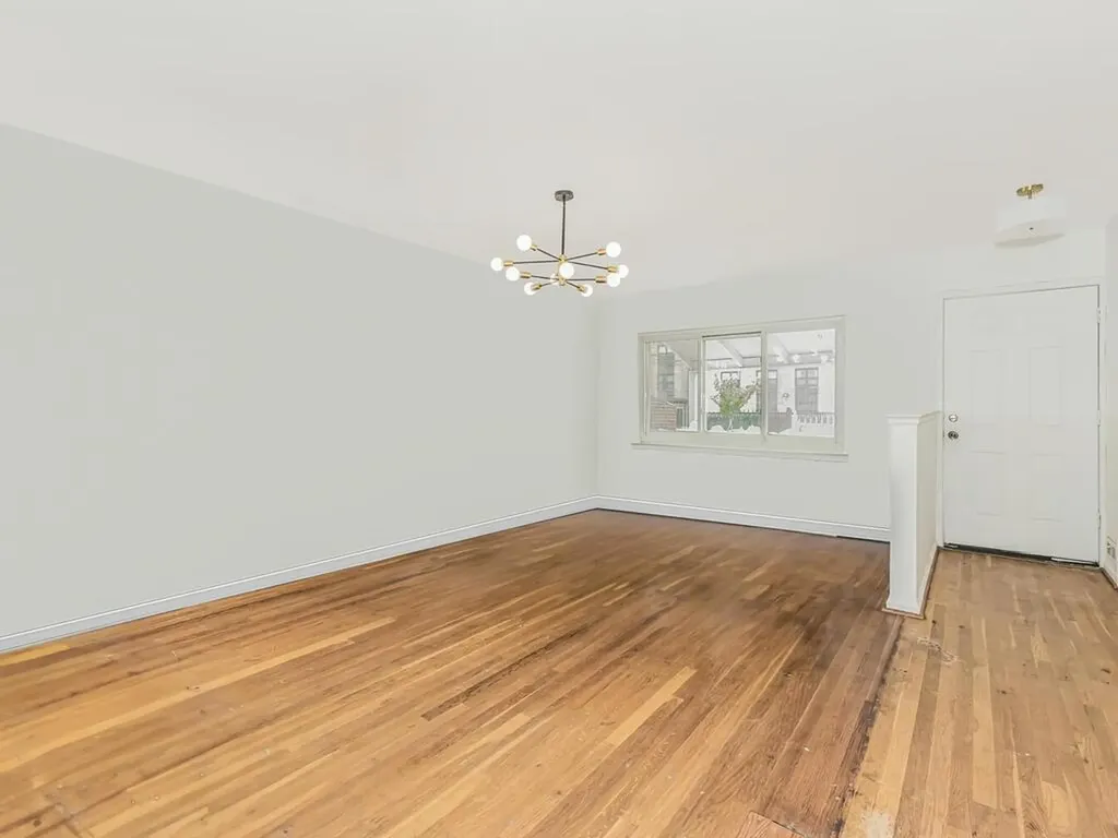 1043 E 230th Street Bronx NY 10466
