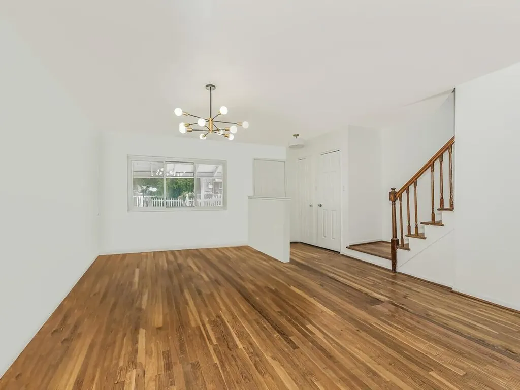 1043 E 230th Street Bronx NY 10466