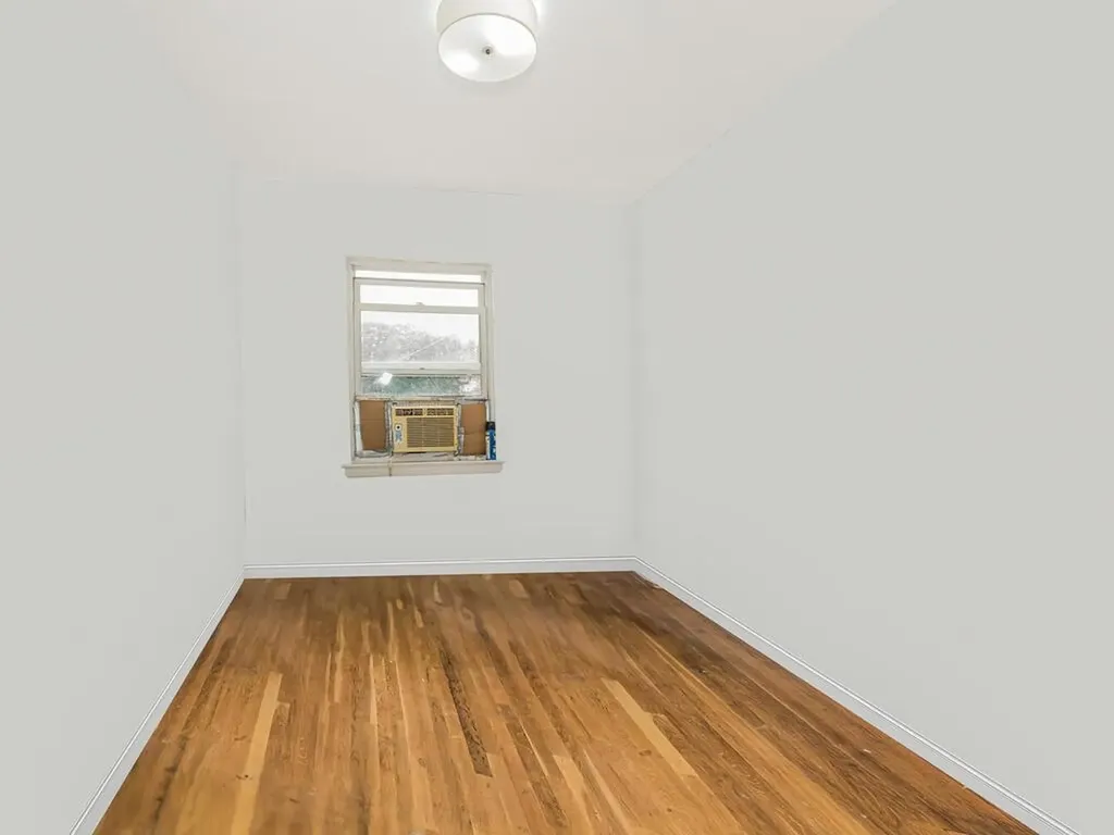 1043 E 230th Street Bronx NY 10466
