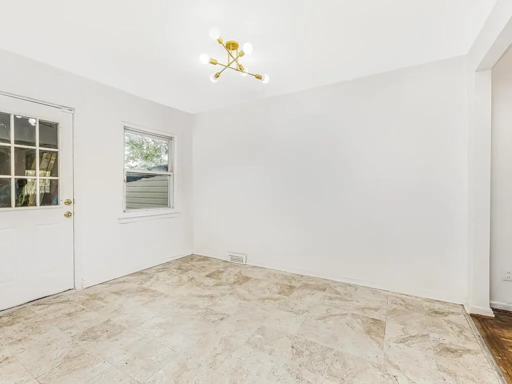 1043 E 230th Street Bronx NY 10466