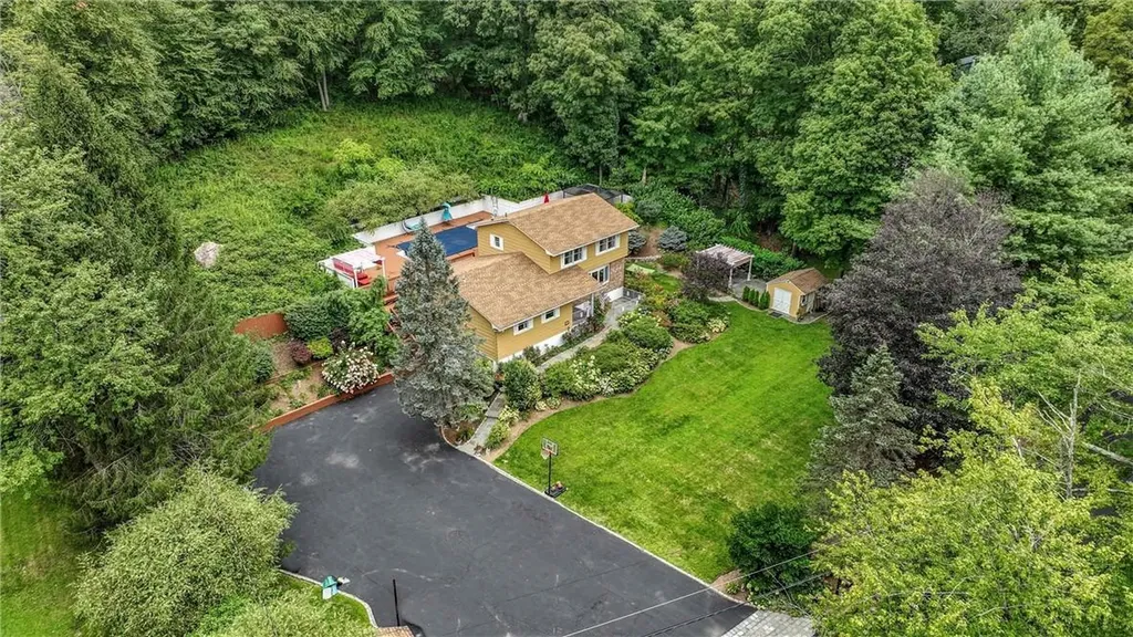 31 Knollwood Lane Cold Spring NY 10516