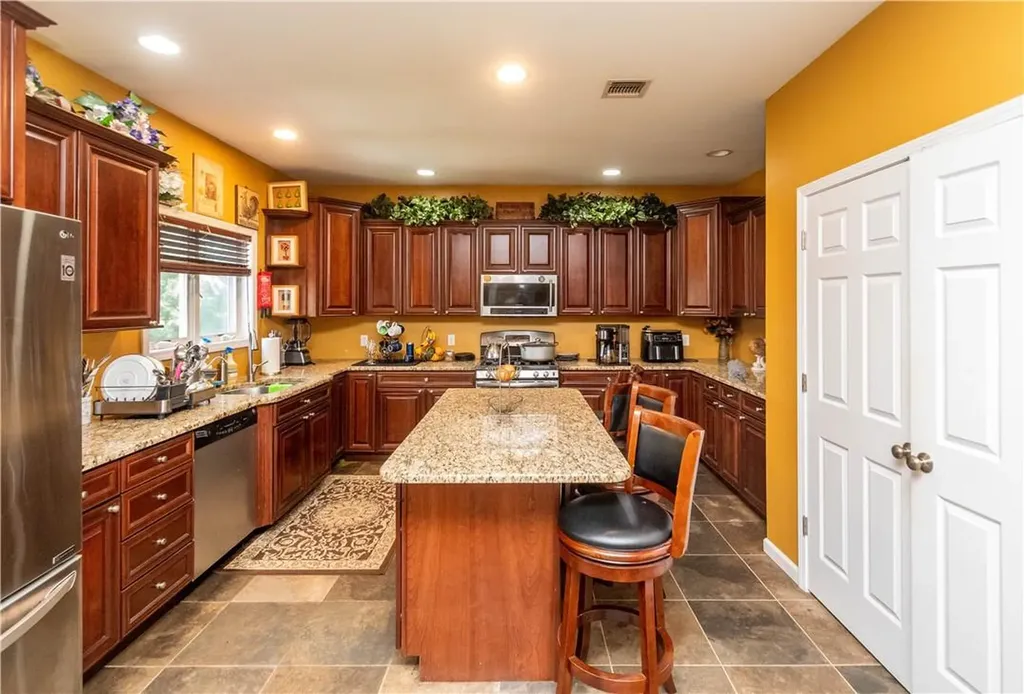 144 Gardnerville Road New Hampton NY 10958