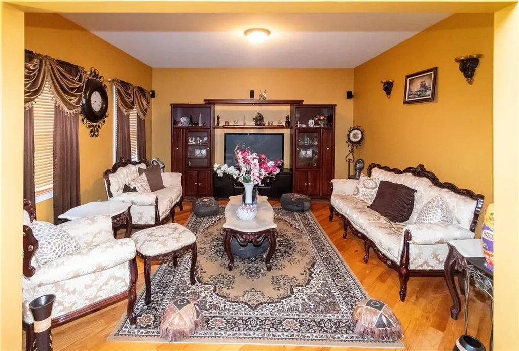 144 Gardnerville Road New Hampton NY 10958