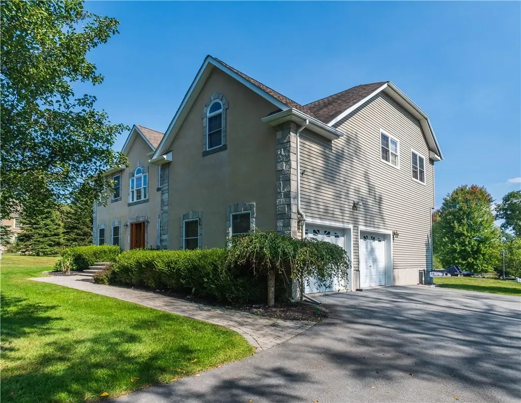 144 Gardnerville Road New Hampton NY 10958