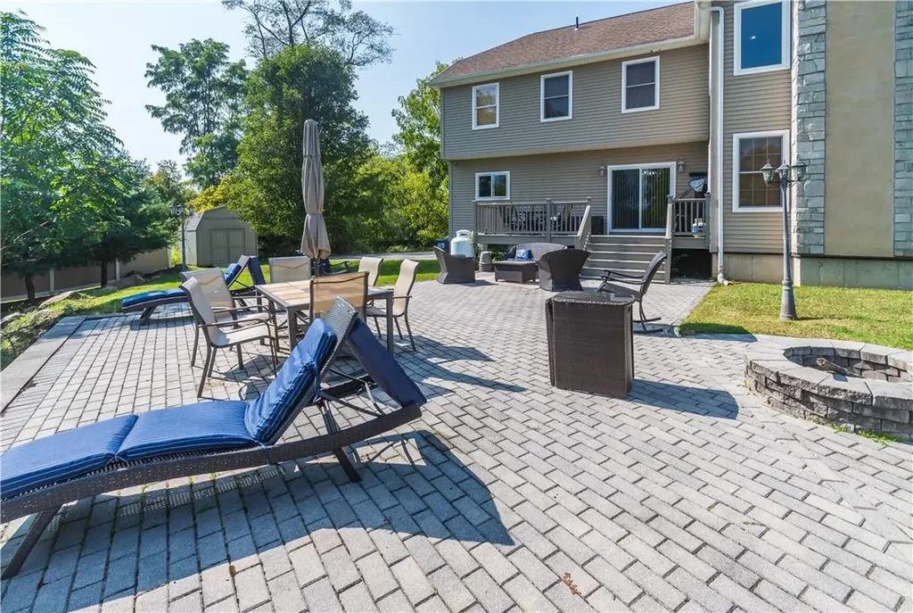 144 Gardnerville Road New Hampton NY 10958