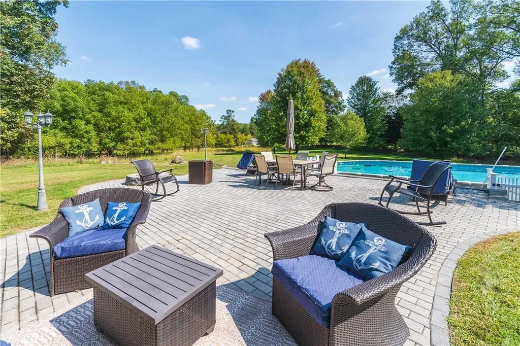 144 Gardnerville Road New Hampton NY 10958