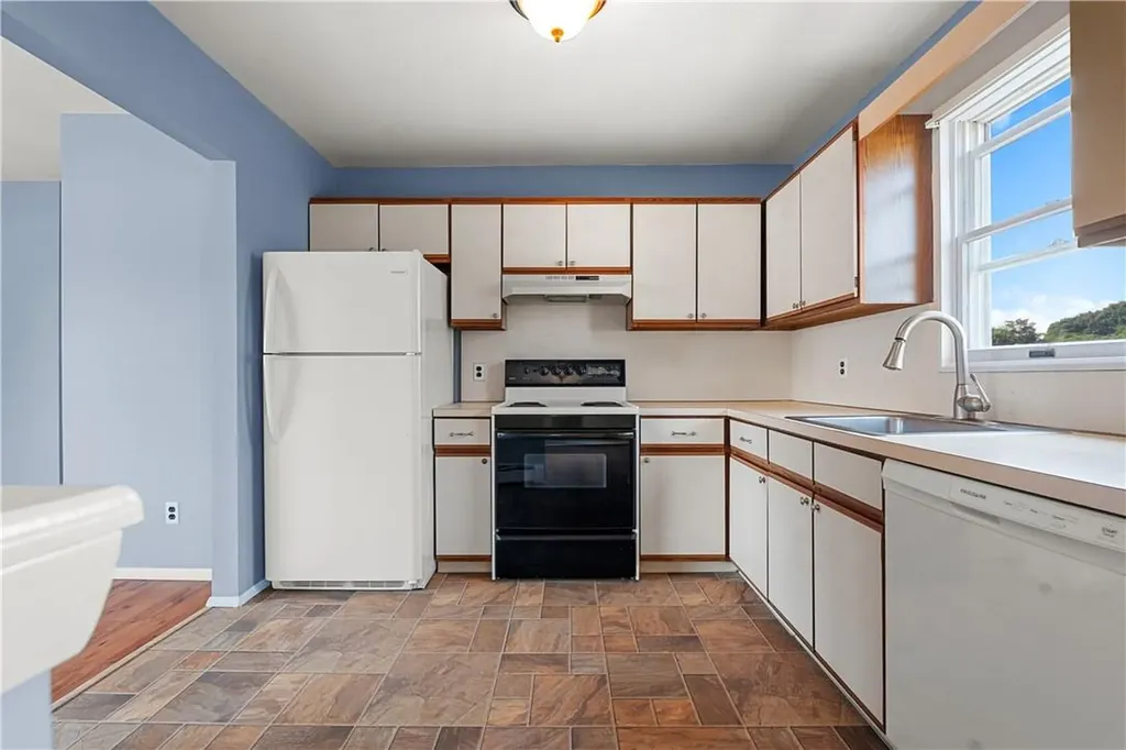 8 Parker Place West Babylon NY 11704