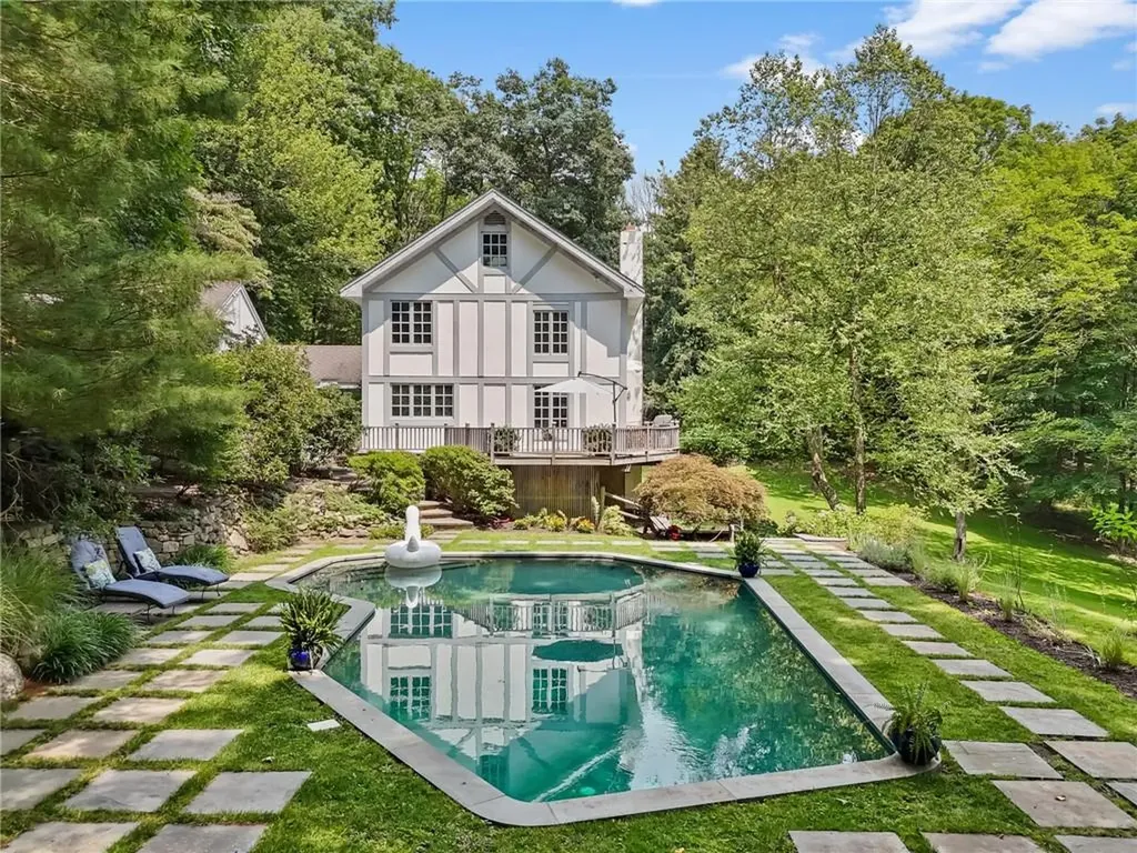 126 Barnegat Road Pound Ridge NY 10576