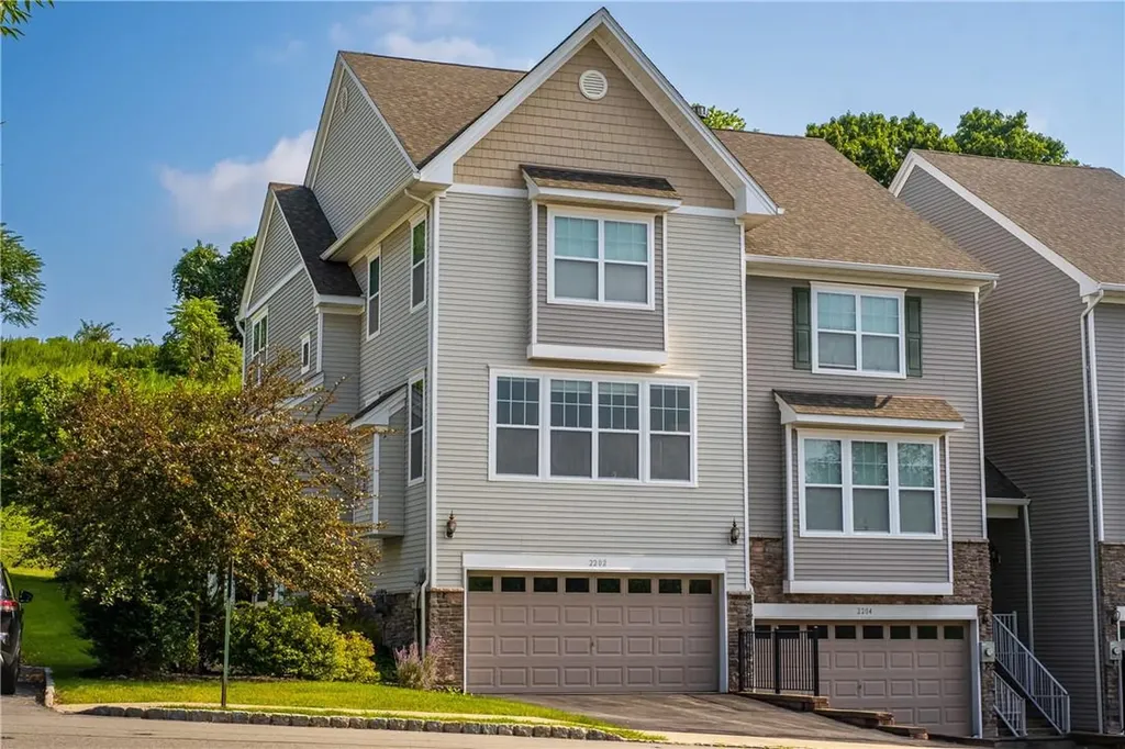 2202 Hawthorn Way New Windsor NY 12553