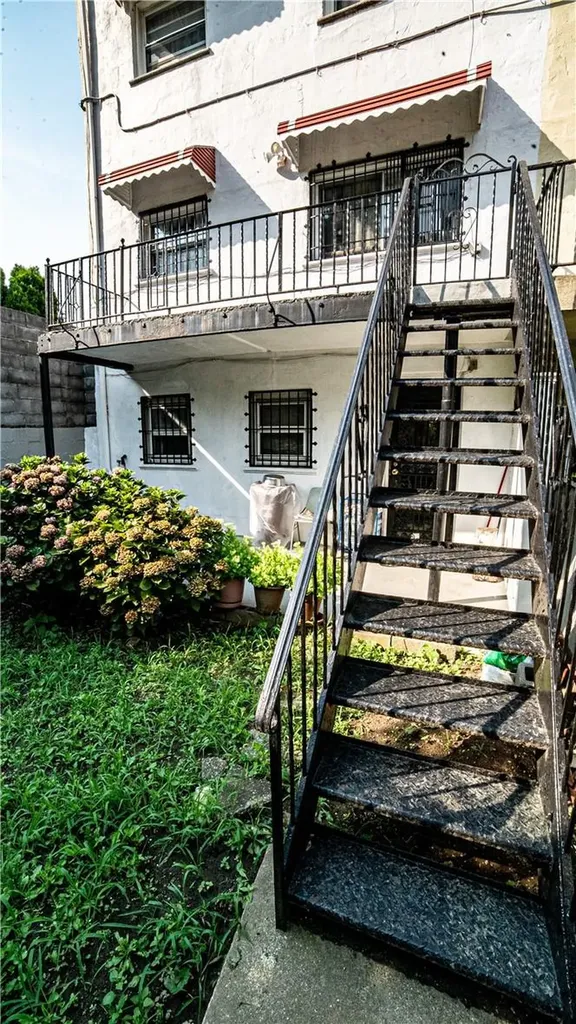 1010 E 233rd Street Bronx NY 10466
