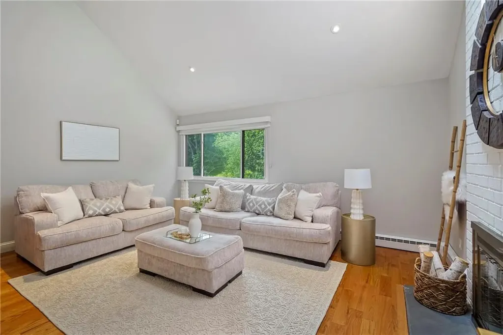 118 Brush Hollow Crescent Rye Brook NY 10573