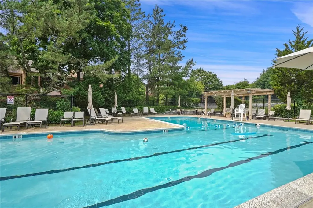 118 Brush Hollow Crescent Rye Brook NY 10573