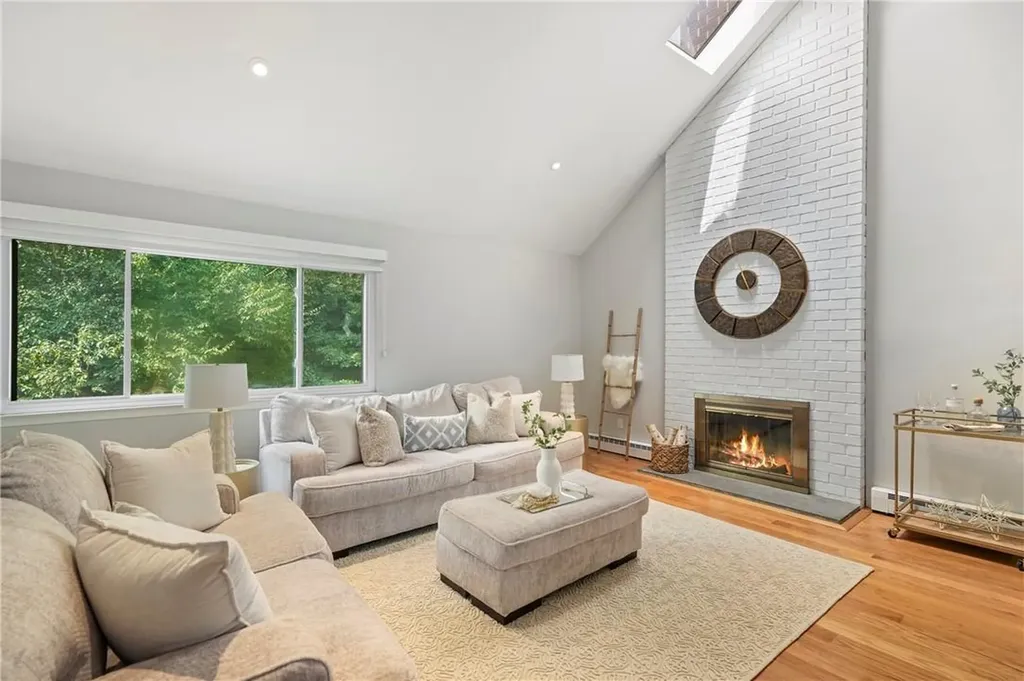 118 Brush Hollow Crescent Rye Brook NY 10573