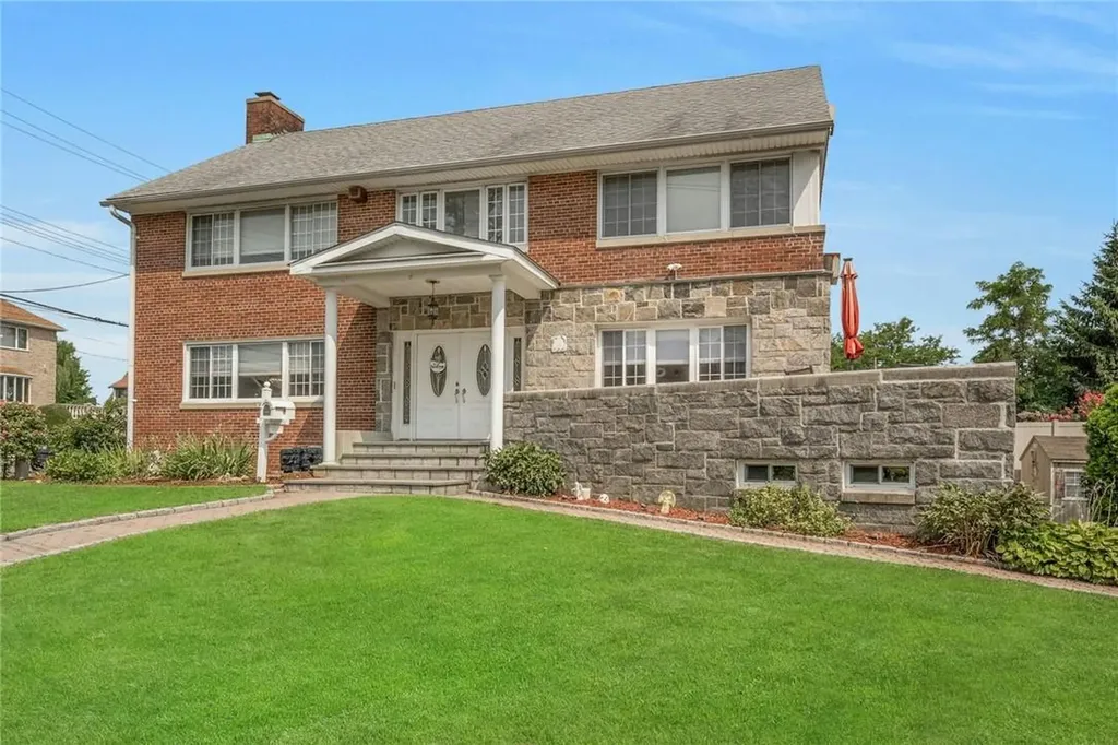 3335 Agar Place Bronx NY 10465