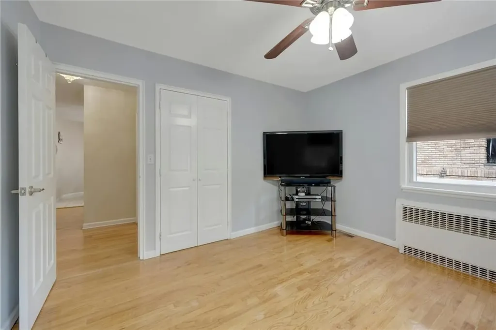 3335 Agar Place Bronx NY 10465