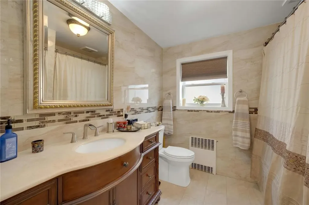 3335 Agar Place Bronx NY 10465