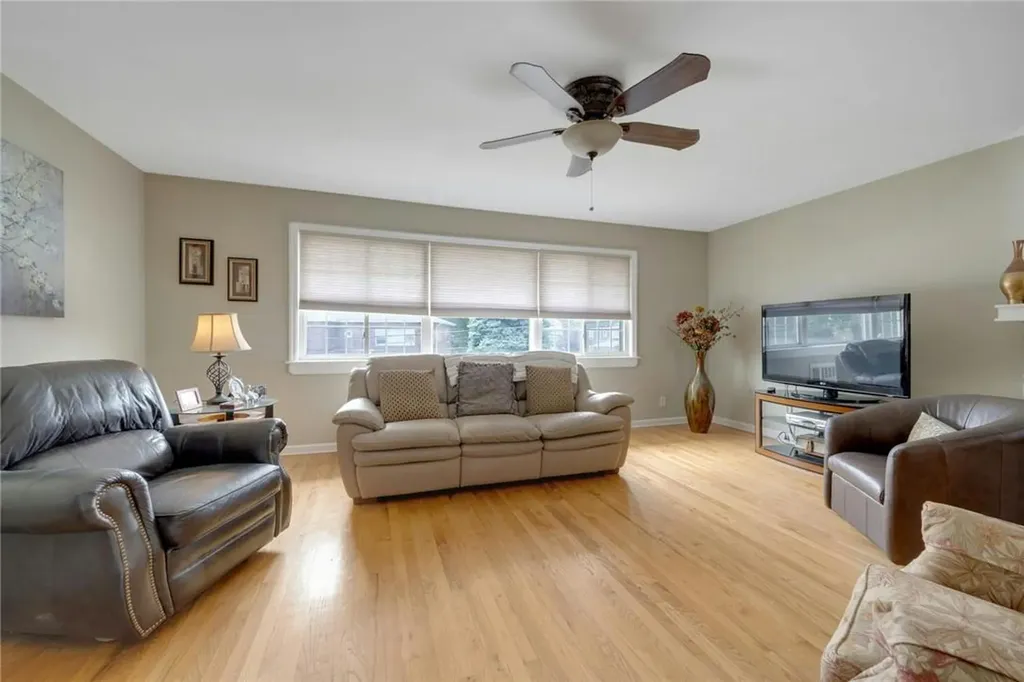 3335 Agar Place Bronx NY 10465