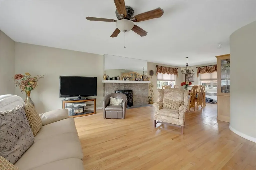 3335 Agar Place Bronx NY 10465