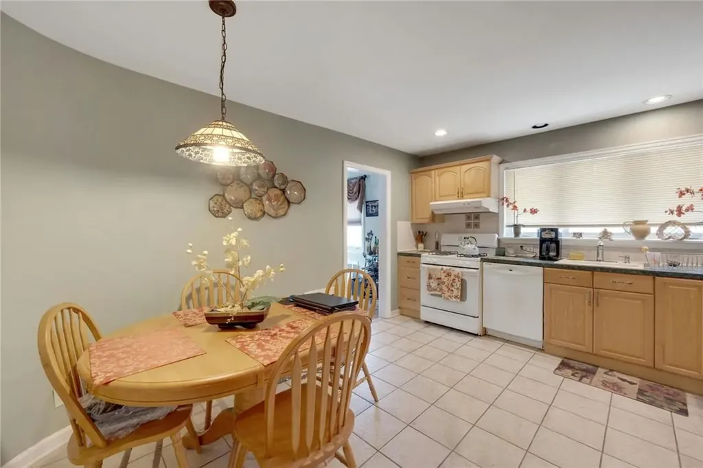 3335 Agar Place Bronx NY 10465