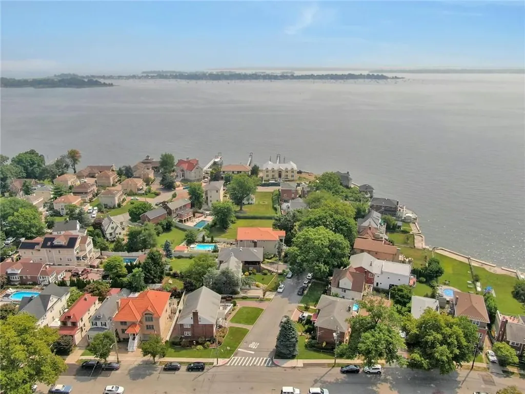 3335 Agar Place Bronx NY 10465