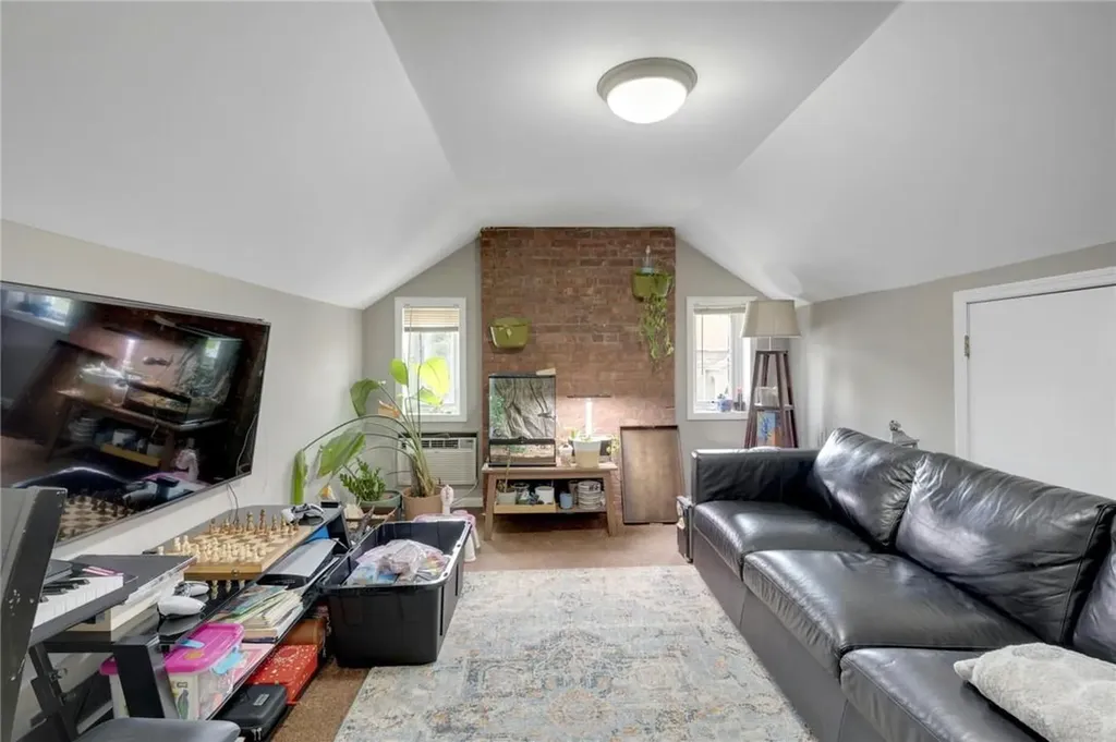 3335 Agar Place Bronx NY 10465