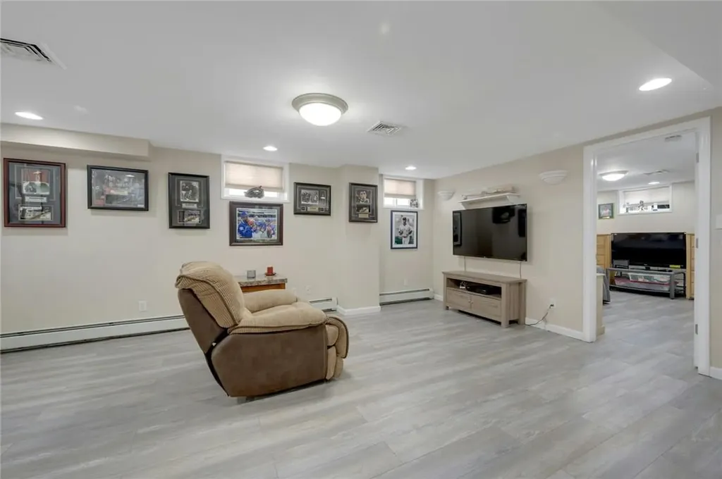 3335 Agar Place Bronx NY 10465