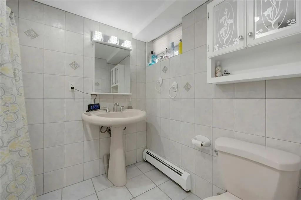3335 Agar Place Bronx NY 10465