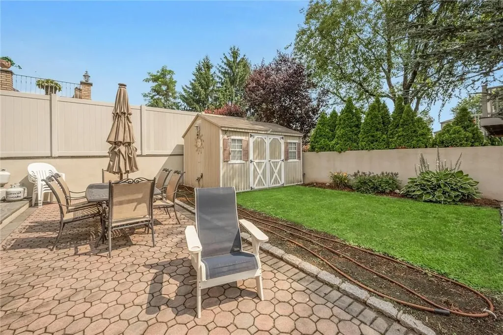 3335 Agar Place Bronx NY 10465