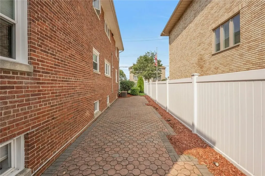 3335 Agar Place Bronx NY 10465