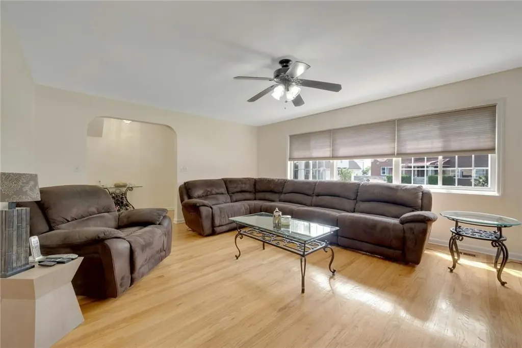3335 Agar Place Bronx NY 10465