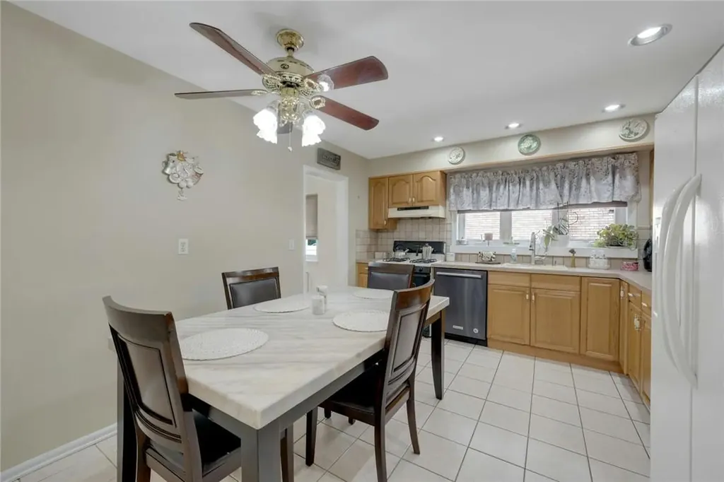 3335 Agar Place Bronx NY 10465