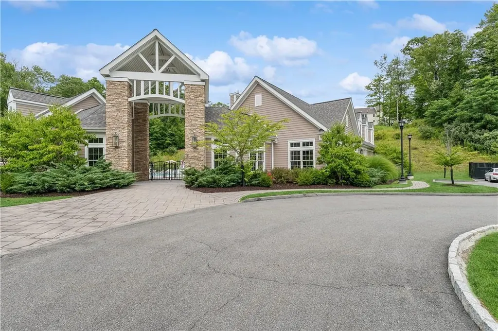 28 Stonehollow Drive Brewster NY 10509