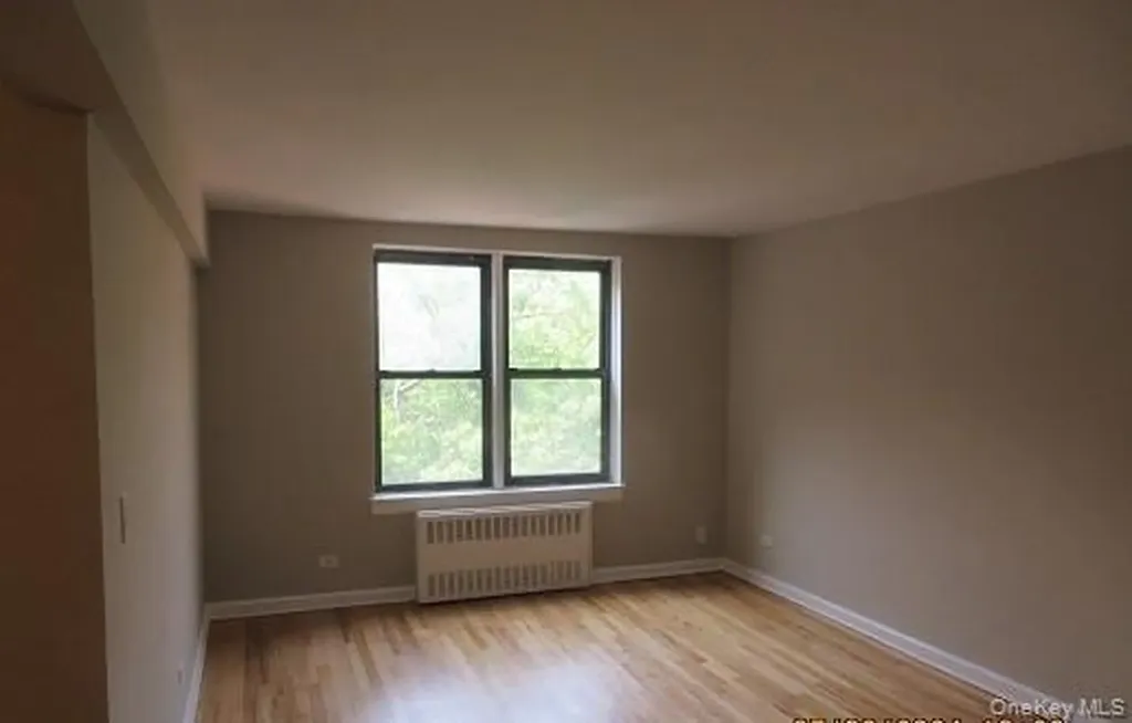 2244 Bronx Park E Bronx NY 10467
