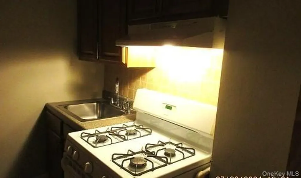 2244 Bronx Park E Bronx NY 10467
