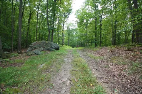 7 Gale Drive Mahopac NY 10541