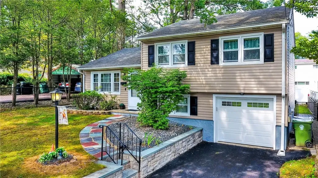 16 Randall Terrace Middletown NY 10940