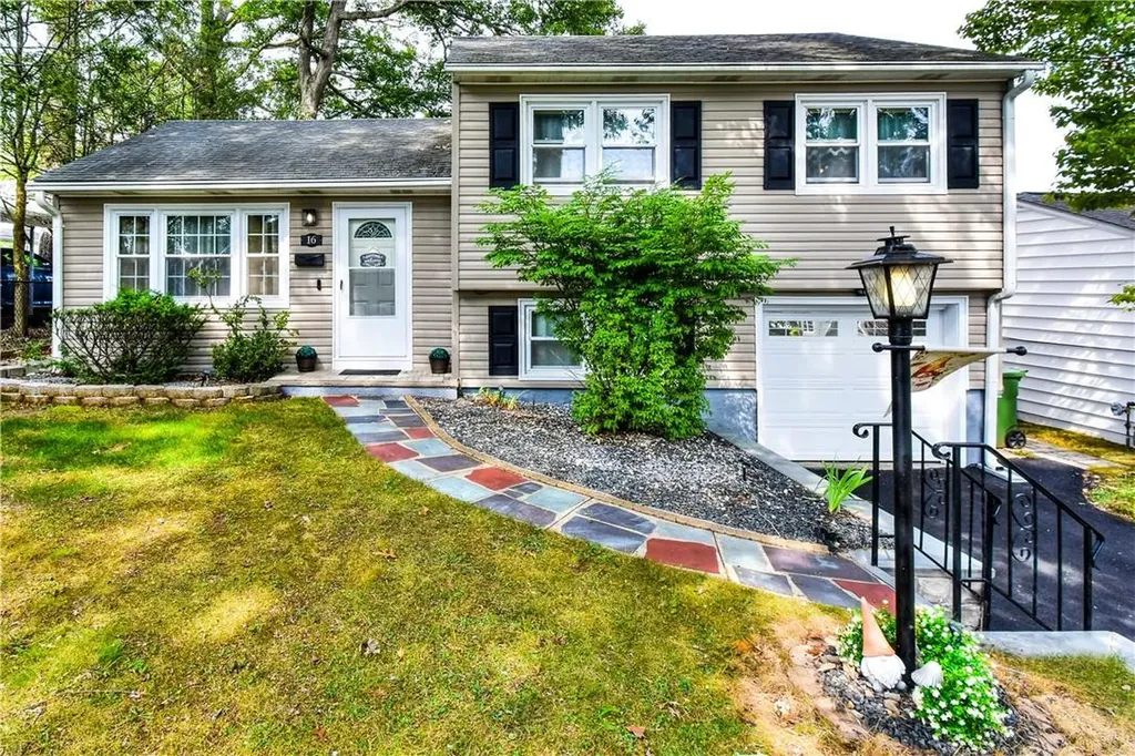 16 Randall Terrace Middletown NY 10940