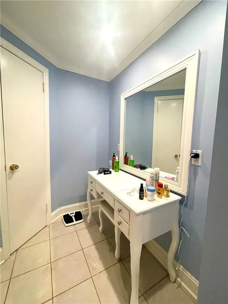 565 N Quaker Lane Hyde Park NY 12538