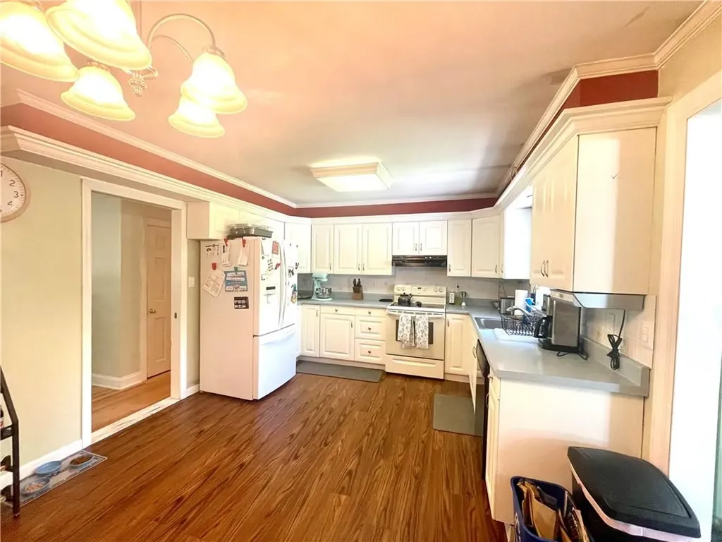 565 N Quaker Lane Hyde Park NY 12538