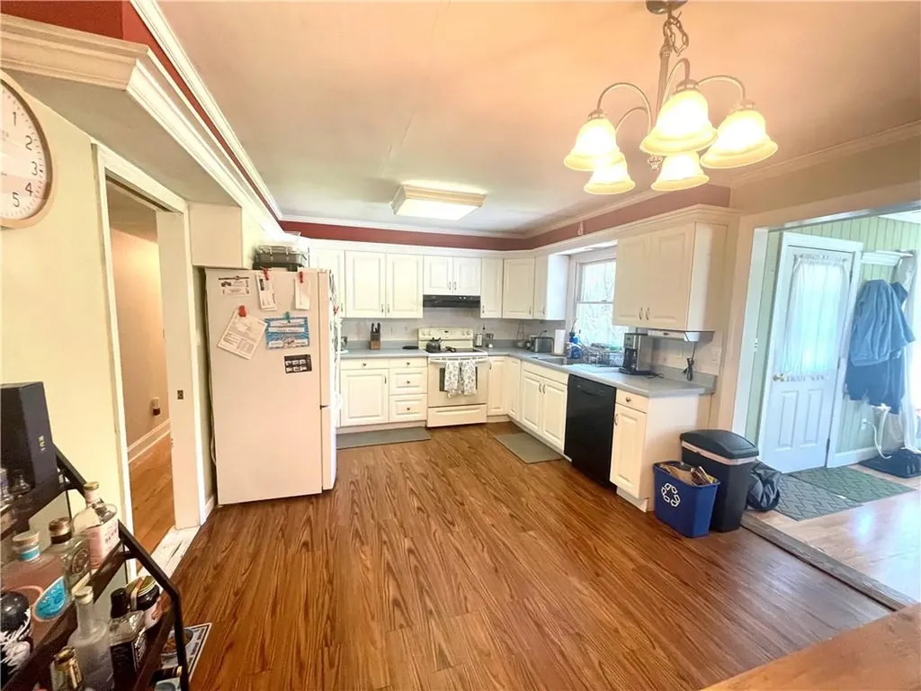 565 N Quaker Lane Hyde Park NY 12538