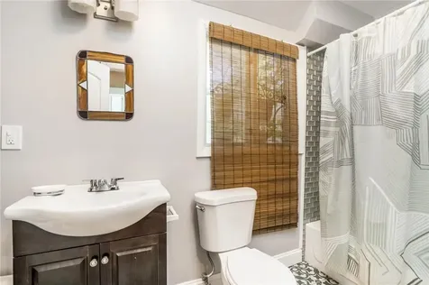 256 Van Cortlandt Park Avenue Yonkers NY 10705