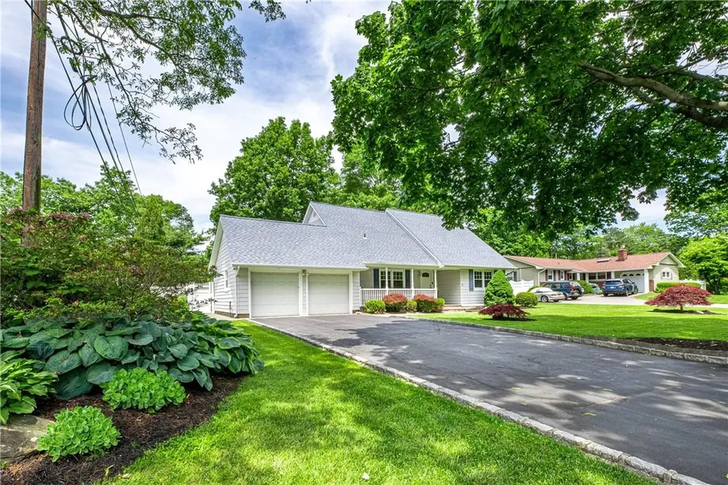 19 Prince Charming Road Nesconset NY 11767