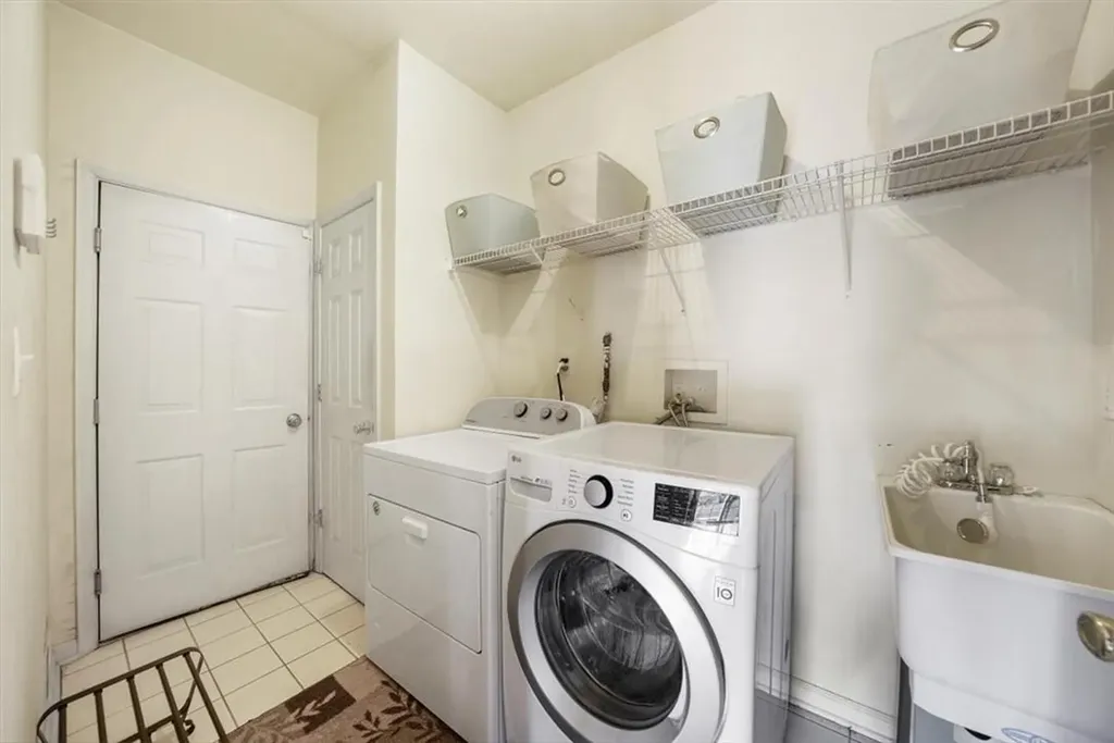 2081 Independence Drive New Windsor NY 12553