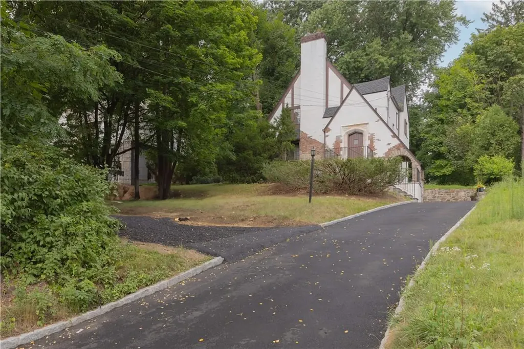 1199 Post Road Scarsdale NY 10583