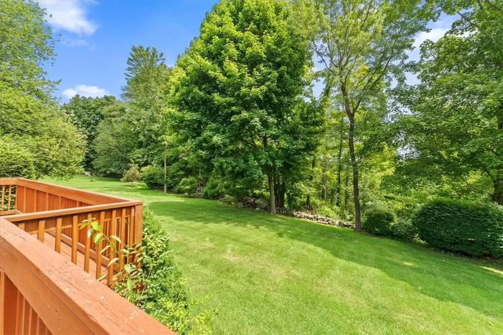 86 Bloomer Road Mahopac NY 10541